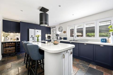 Cherry Trees Worthing Road, Horsham, RH13 9AT