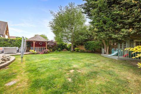 Cherry Trees Worthing Road, Horsham, RH13 9AT