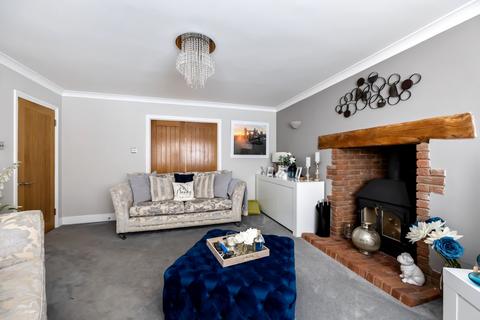 Cherry Trees Worthing Road, Horsham, RH13 9AT