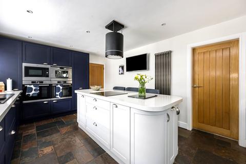Cherry Trees Worthing Road, Horsham, RH13 9AT