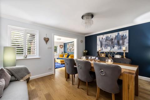 Cherry Trees Worthing Road, Horsham, RH13 9AT