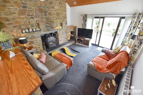 4 bedroom detached bungalow for sale, Simpson Cross