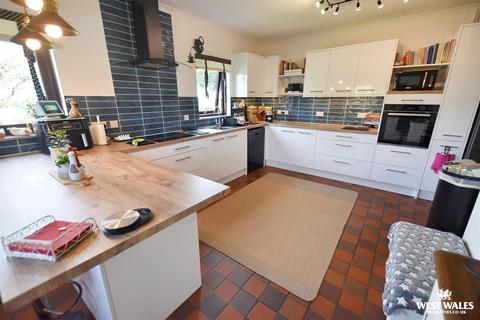 4 bedroom detached bungalow for sale, Simpson Cross