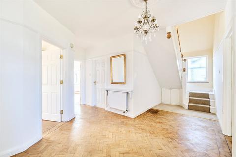 4 bedroom bungalow for sale, Heathdene Road, Surrey SM6