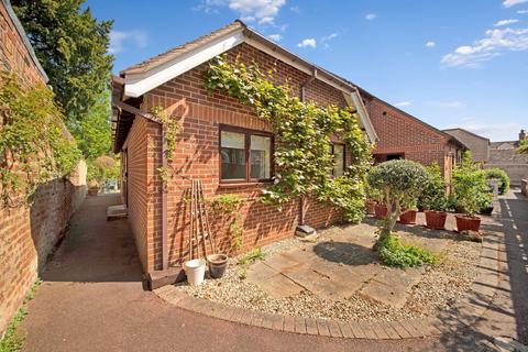 6 Weir Gardens, Pershore, WR10 1DX