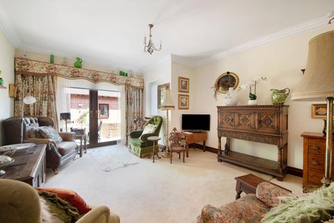 6 Weir Gardens, Pershore, WR10 1DX