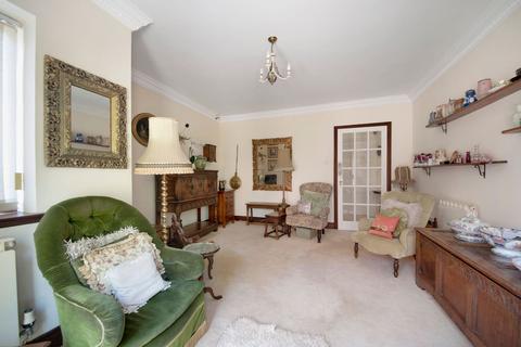 6 Weir Gardens, Pershore, WR10 1DX