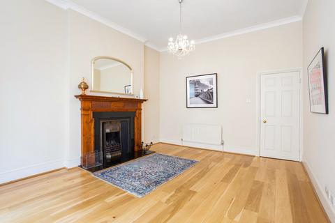 2 bedroom flat to rent, Strathmore Gardens, London, W8