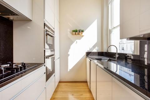 2 bedroom flat to rent, Strathmore Gardens, London, W8