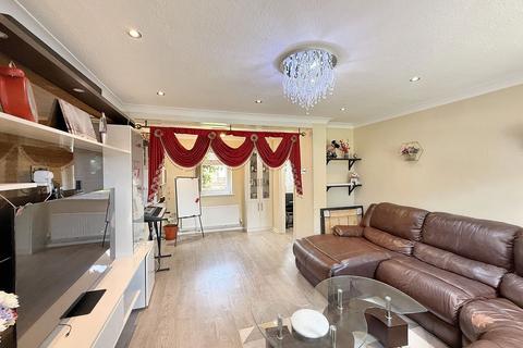 1 Thorn Close, Bromley, BR2 8DH