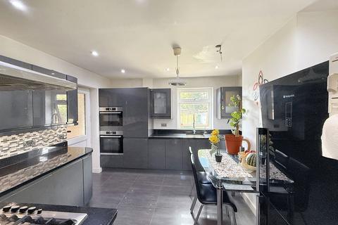 1 Thorn Close, Bromley, BR2 8DH