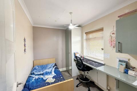 1 Thorn Close, Bromley, BR2 8DH