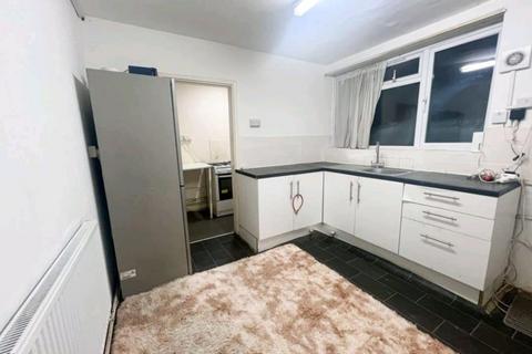 1 bedroom in a house share to rent, Bevan Avenue, Barking IG11