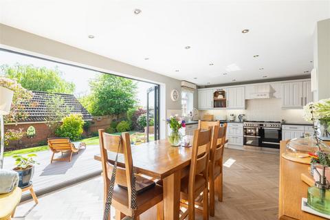 11 Arlescote Close, Hatton Park, Warwick, CV35 7TX