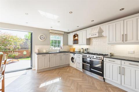11 Arlescote Close, Hatton Park, Warwick, CV35 7TX
