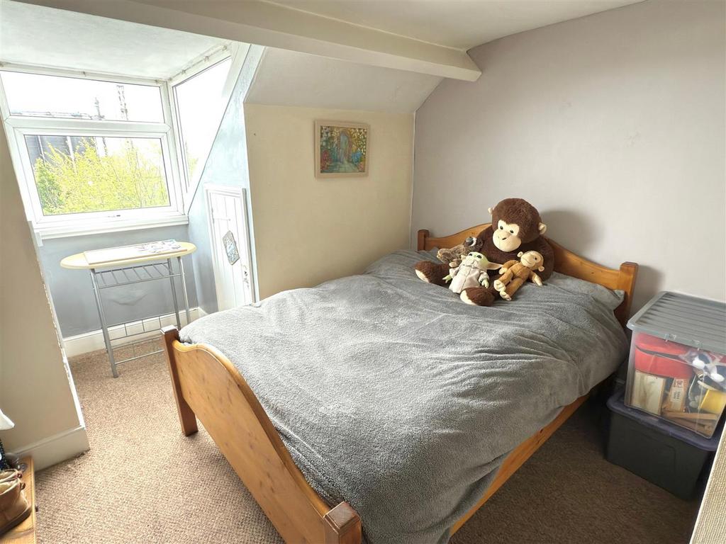 Bed 6.jpg