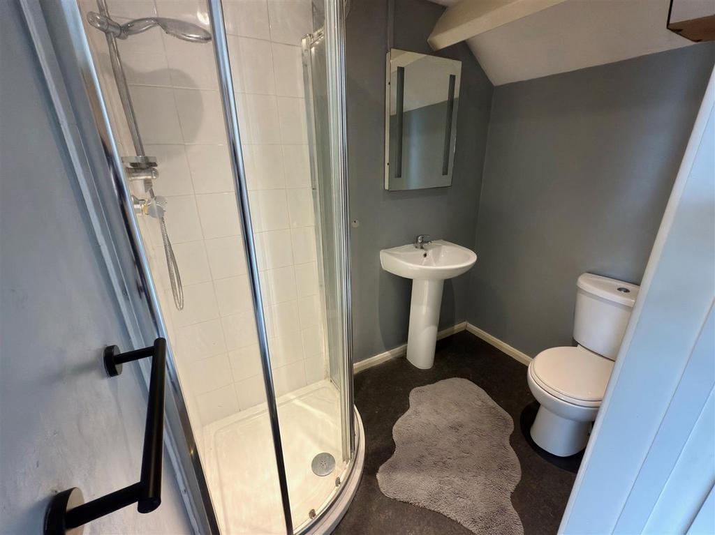 Bed 6 Bathroom.jpg
