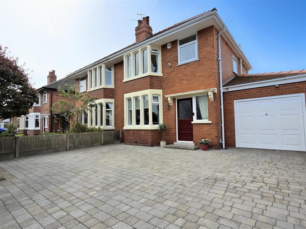 Lythall Avenue
