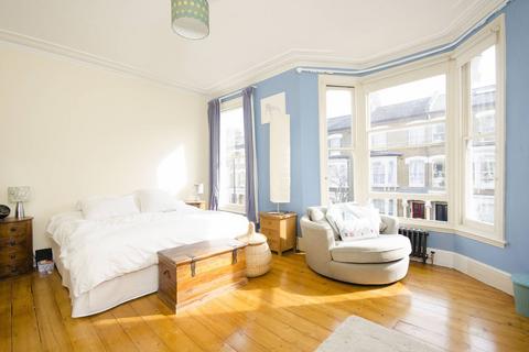 2 bedroom flat to rent, Saltoun Road, Brixton, London, SW2