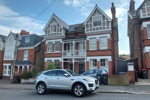 5 bedroom semi-detached house to rent, Pierremont Avenue, Broadstairs