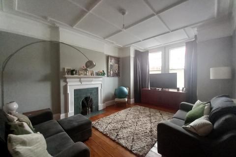 5 bedroom semi-detached house to rent, Pierremont Avenue, Broadstairs