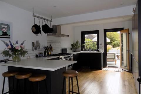 5 bedroom semi-detached house to rent, Pierremont Avenue, Broadstairs