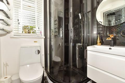 3 bedroom semi-detached house for sale, Southlands Avenue, Horley RH6