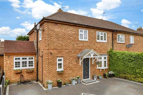 3 bedroom semi-detached house for sale, Southlands Avenue, Horley RH6
