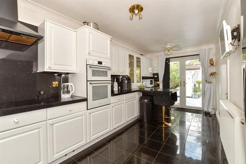 3 bedroom semi-detached house for sale, Southlands Avenue, Horley RH6