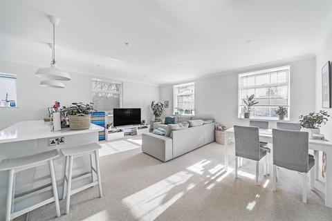2 bedroom flat to rent, Portsmouth Road, Surbiton