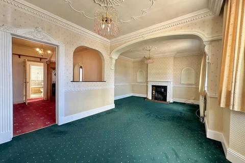 51 Court Avenue, Romford, RM3 0XS