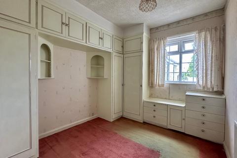 51 Court Avenue, Romford, RM3 0XS