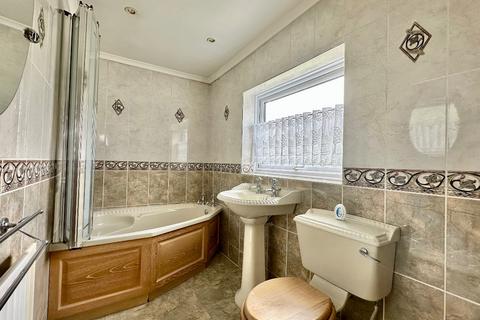 51 Court Avenue, Romford, RM3 0XS