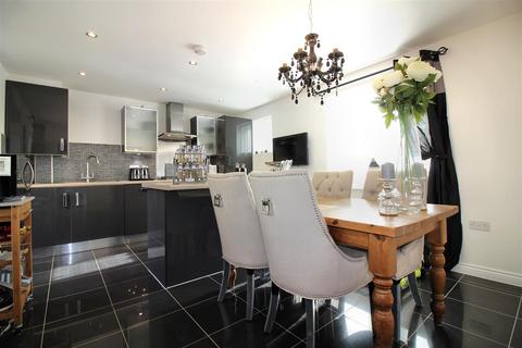 3 bedroom detached house to rent, Berryfields, Aylesbury