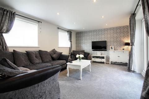 3 bedroom detached house to rent, Berryfields, Aylesbury