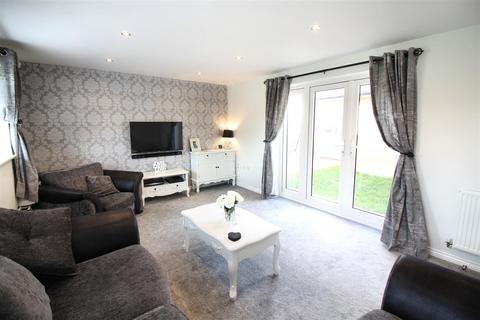 3 bedroom detached house to rent, Berryfields, Aylesbury