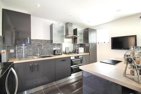 3 bedroom detached house to rent, Berryfields, Aylesbury
