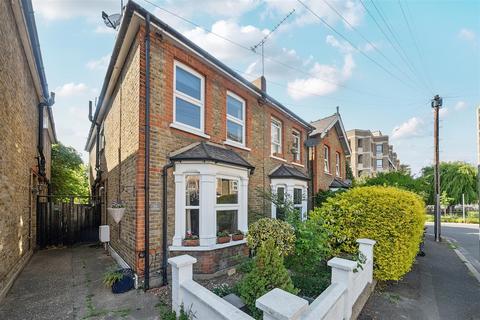 26 Piper Road, Kingston Upon Thames, KT1 3EX