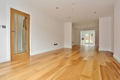 4 bedroom end of terrace house for sale, Beech Tree Glade, London E4