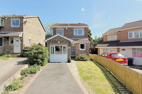 3 bedroom detached house for sale, Linnhe Avenue, Bradford, BD6