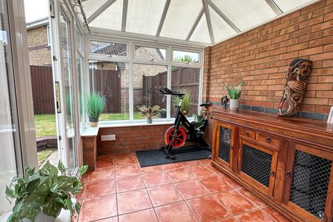 16 Bracken Drive, Attleborough, NR17 1TA