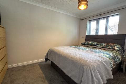 16 Bracken Drive, Attleborough, NR17 1TA