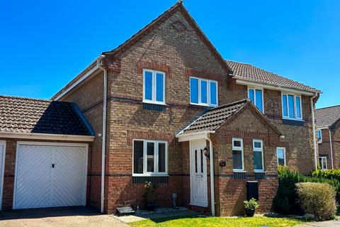 16 Bracken Drive, Attleborough, NR17 1TA