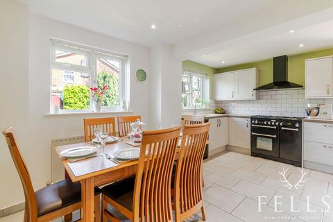 17 Alder Drive, Alderholt, Fordingbridge, SP6 3EP