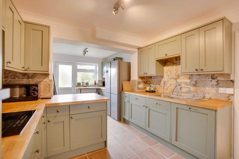 7 Priory Close, Burwell, Cambridge, CB25 0HW