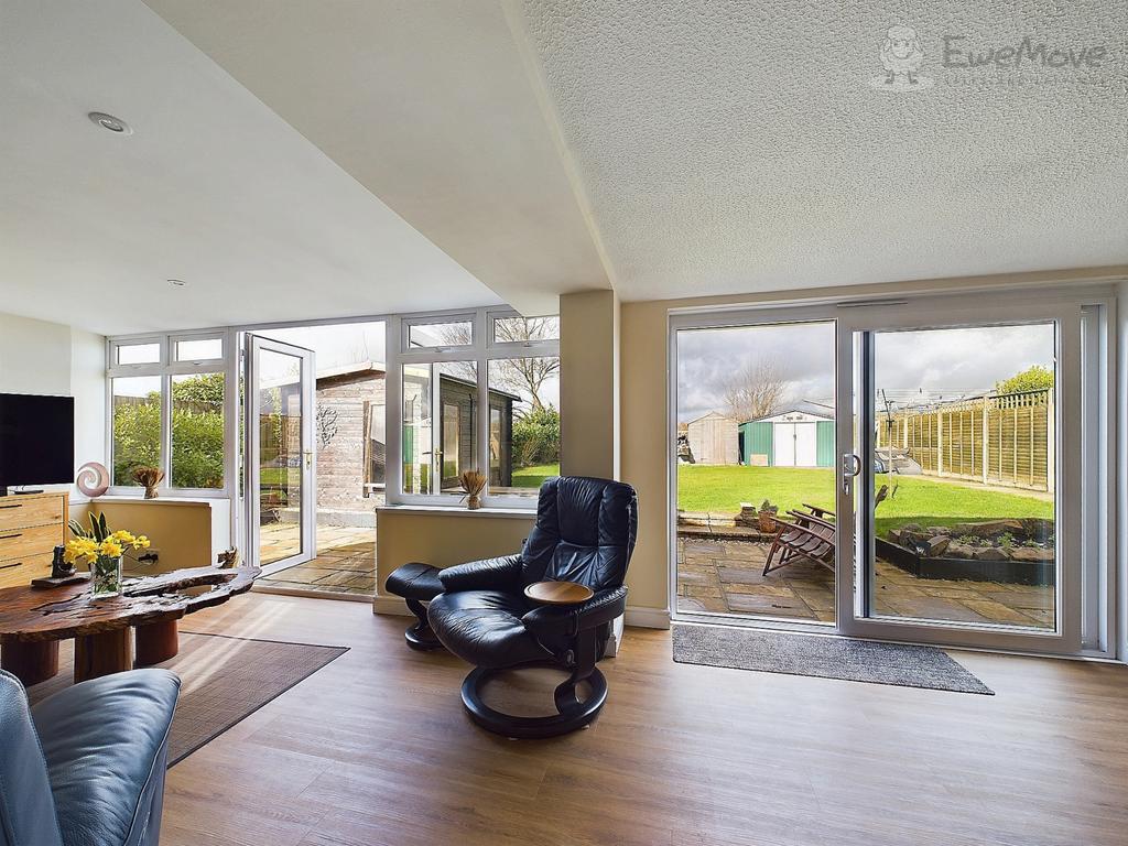 Ewe Move South Molton - Four Ways Drive - Lounge 1
