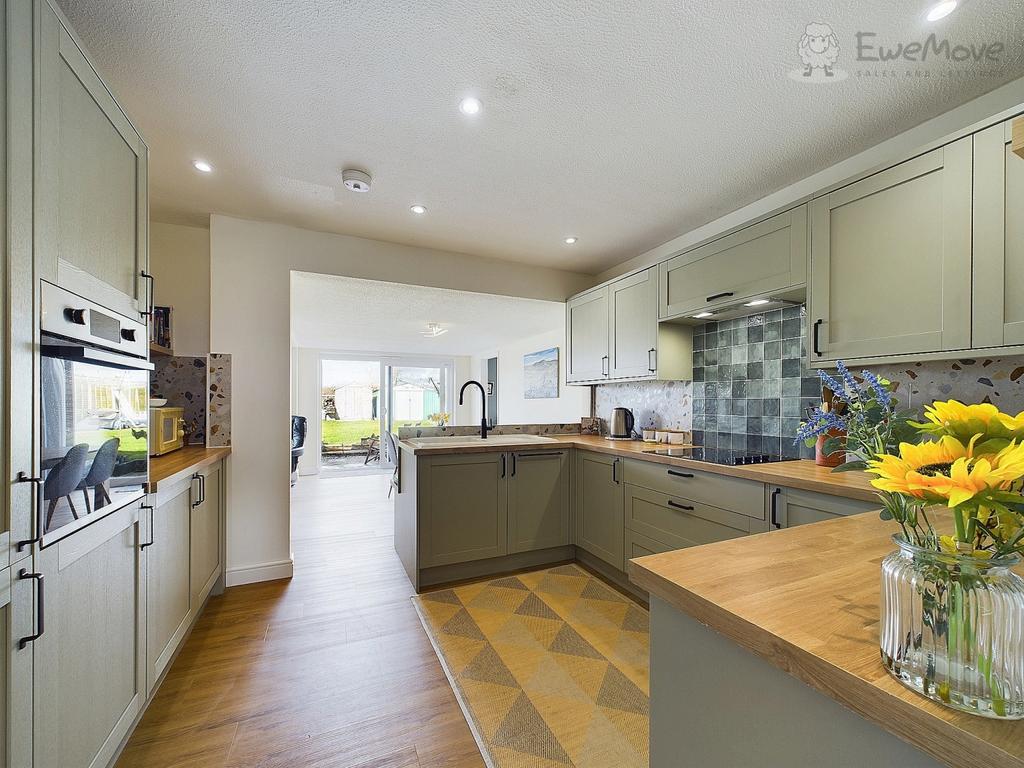 Ewe Move South Molton - Four Ways Drive - Kitchen