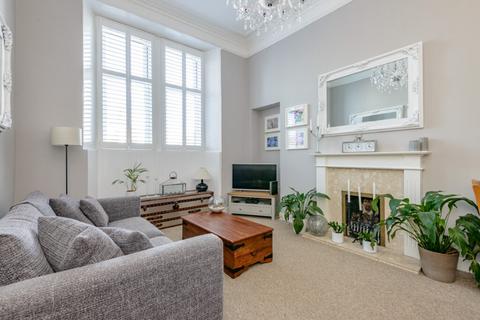 26 Broughton Road, Edinburgh, EH7 4EB