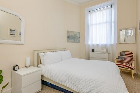 26 Broughton Road, Edinburgh, EH7 4EB