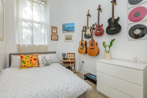 26 Broughton Road, Edinburgh, EH7 4EB